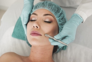 Recobra-tu-brillo-con-el-rejuvenecimiento-facial-en-la-Clinica-Obesidad-y-Envejecimiento